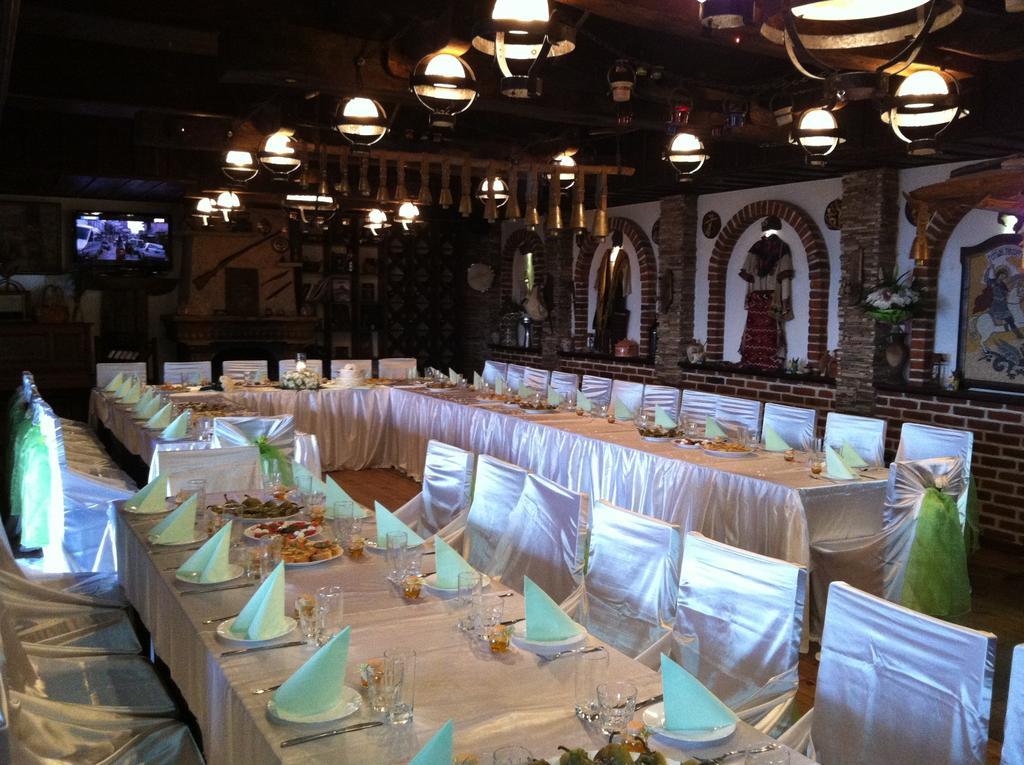 Hotel Шапкова Къща à Delchevo Extérieur photo